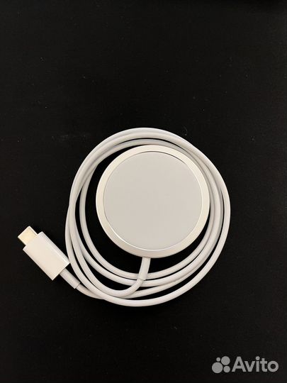 Беспроводное зарядное устройство Apple MagSafe