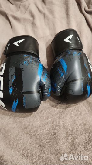 Перчатки для кикбоксинга