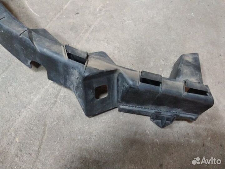 Кронштейн фары правый Volkswagen Passat B5