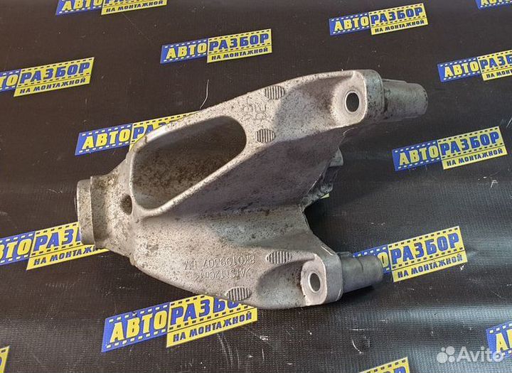 Кронштейн опоры двигателя левый Audi A4 (B8)