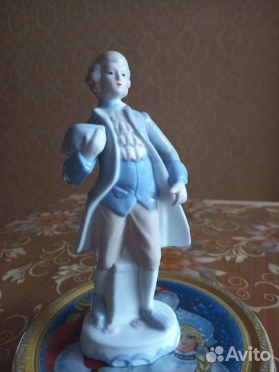 Статуэтка фарфор 