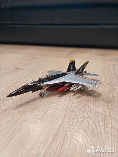 Сборная модель самолета Super Hornet 1:72 Revell