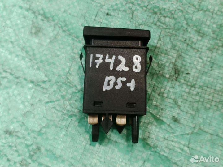 Кнопка подогрева стекла задняя Volkswagen Passat