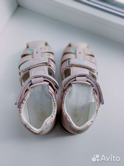 Сандали на девочку