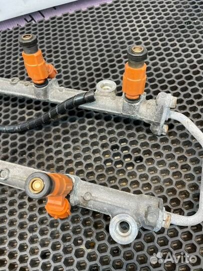 Топливная рампа с форсунками Mitsubishi Galant