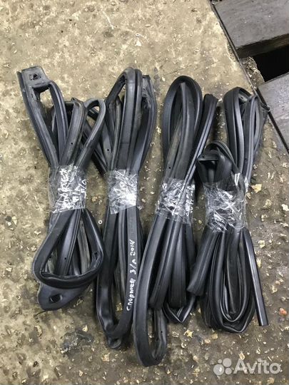 Уплотнительные резинки KIA Sportage 3