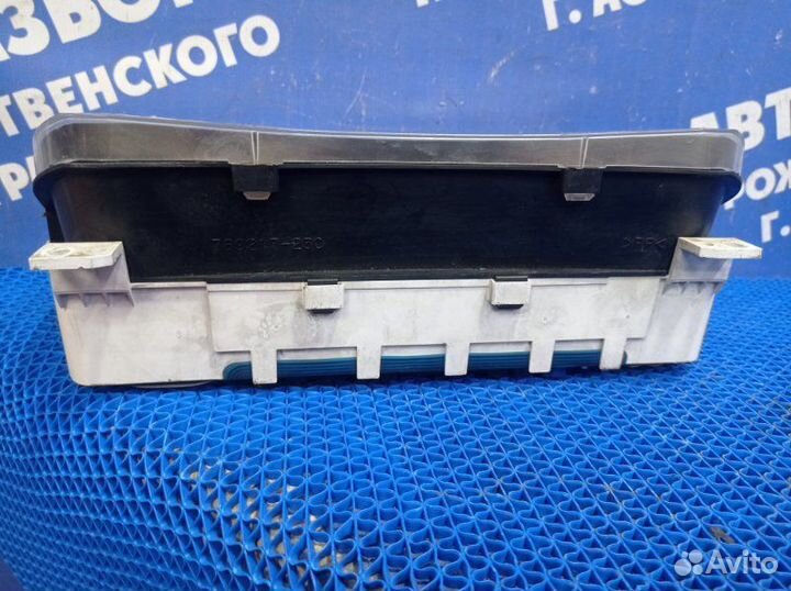 Панель приборов Mitsubishi Colt купе 1999