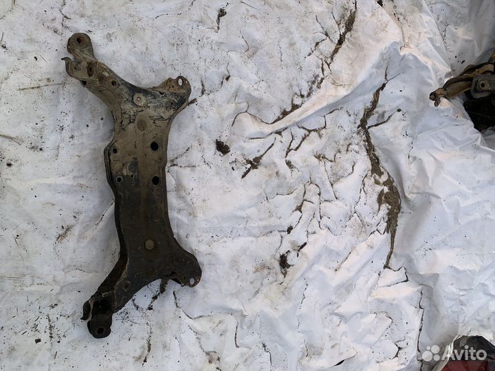 Балка передняя поперечная toyota corona AT191