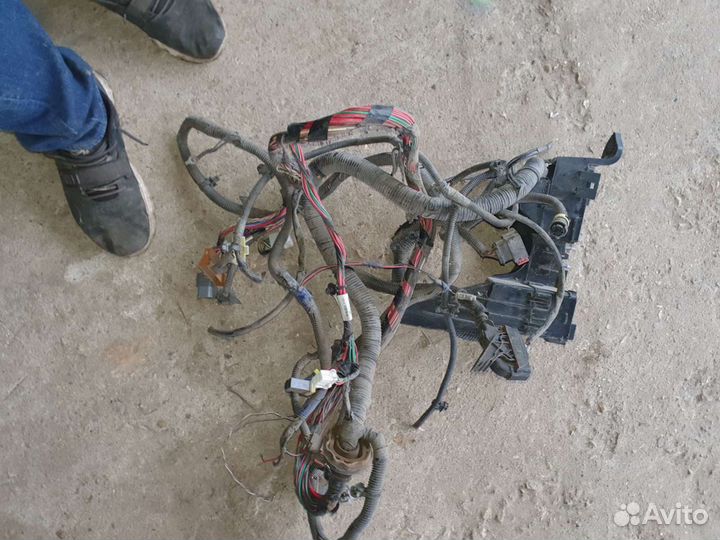 Блок предохранитель с проводами на джили эмгранд е