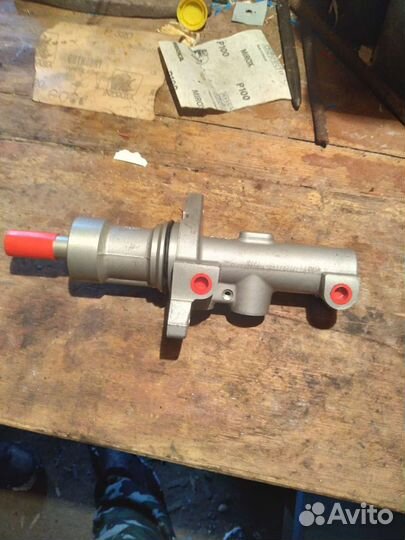 Главный тормозной Mercedes-Benz