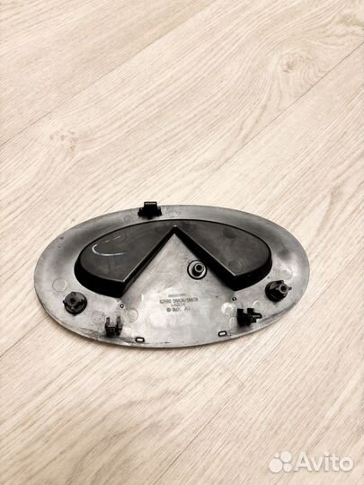 Эмблема решетки радиатора передняя Infiniti QX50