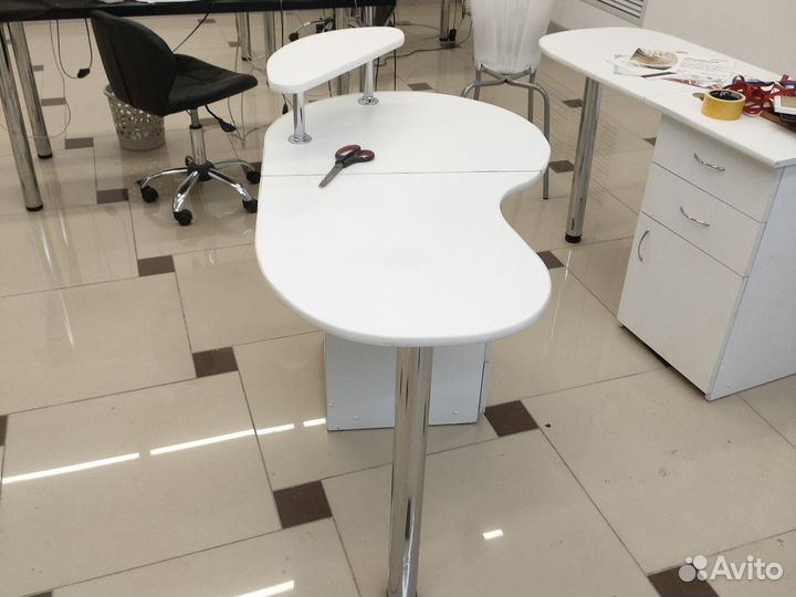 Стол для маникюра бу