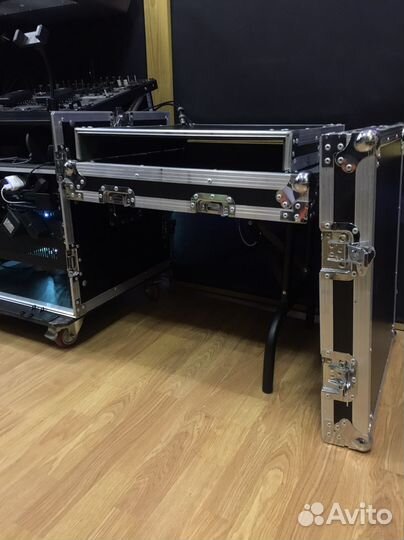 Рековый кейс на колёсах