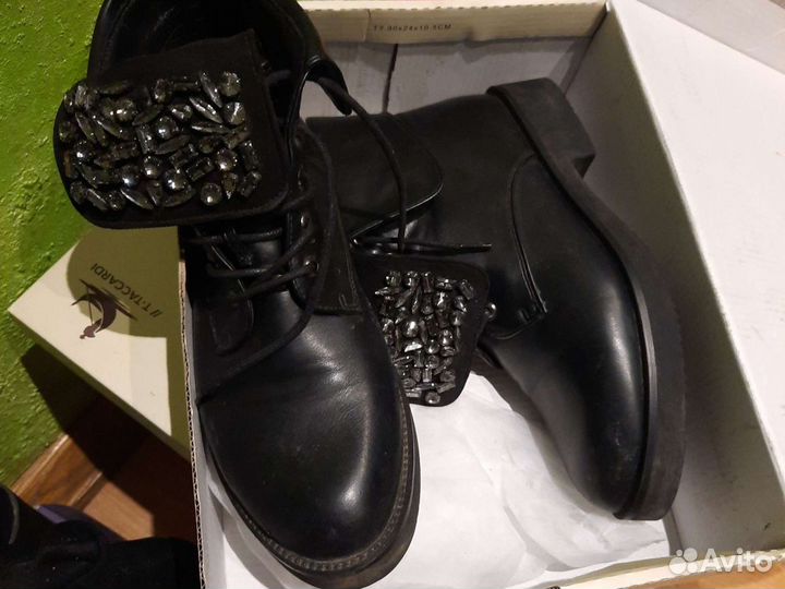 Ботинки без каблука