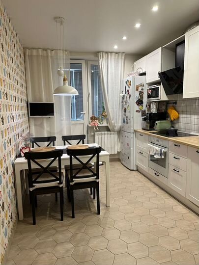 2-к. квартира, 52 м², 1/4 эт.