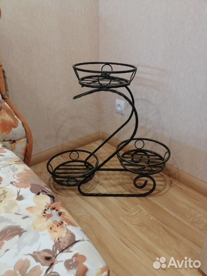 Кованые цветочницы