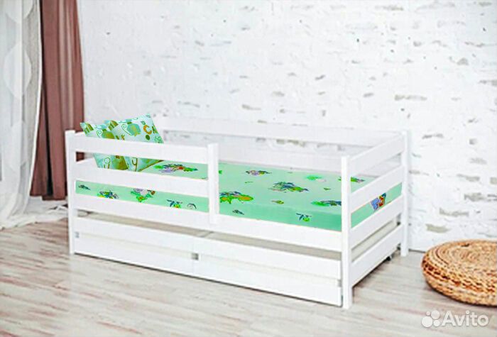 Кроватка от 2х лет из массива софа эко с бортиком