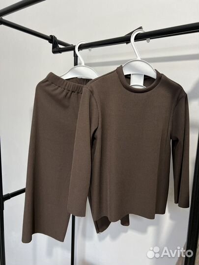 Костюм на весну для девочки