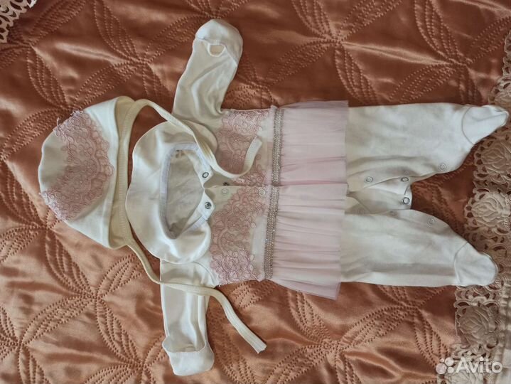 Комплект на выписку для девочки