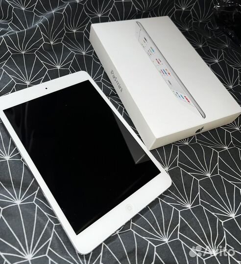 iPad mini 16gb wifi Cellular Silver