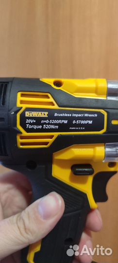 Аккумуляторный ударный гайковерт Dewalt