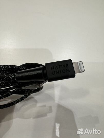 Кабель на iPhone Native Union