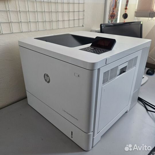 Принтер HP Color LaserJet Enterprise M553dn