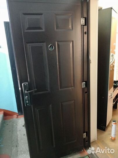 Дверь входная металлическая левая б/у