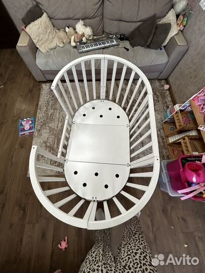 Детская кроватка с маятником круглая и овальная