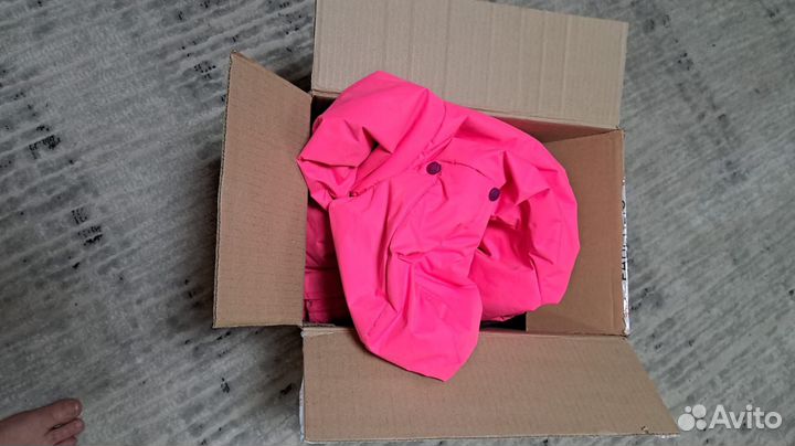 Коробка с детскими вещами