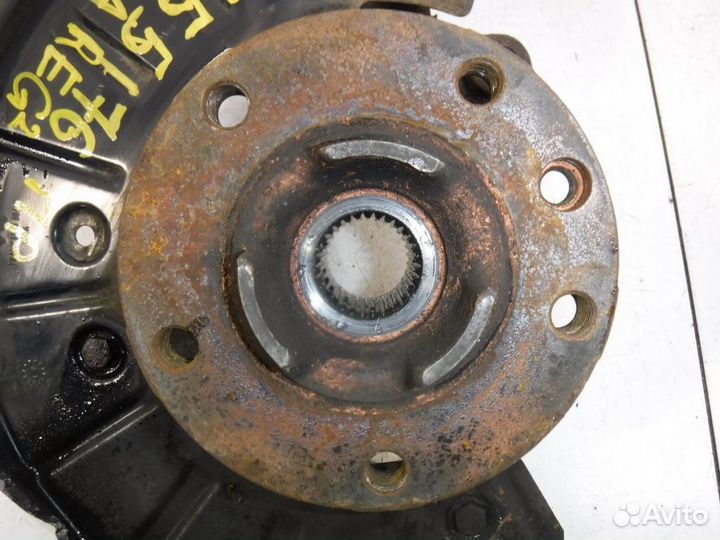 Кулак передний правый