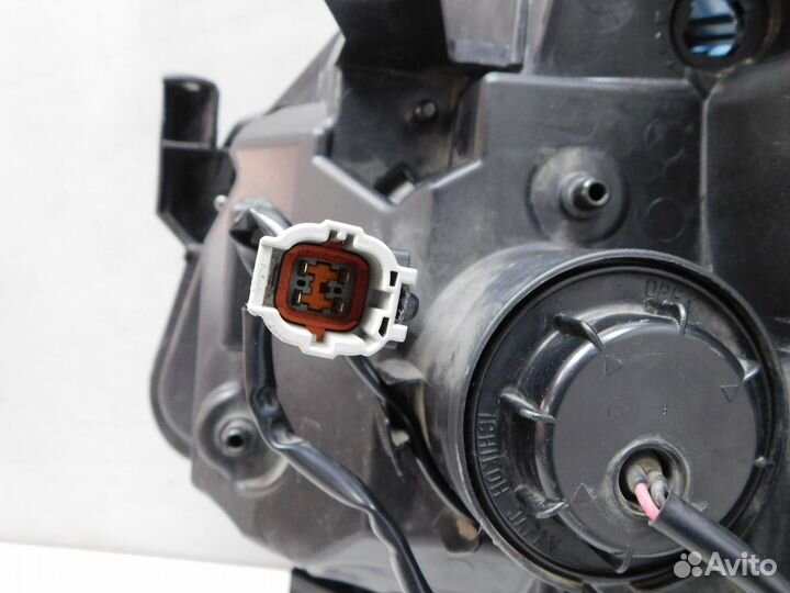 Фара правая Nissan X-Trail