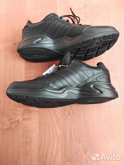 Кроссовки adidas strutter