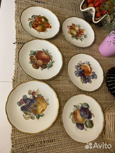 Тарелки с фруктами