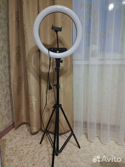 Кольцевая лампа со штативом