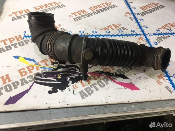 Мицубиси Паджеро Патрубок на воздушный фильтр