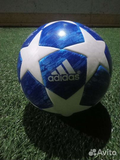 Футбольный мяч adidas Лч 2019