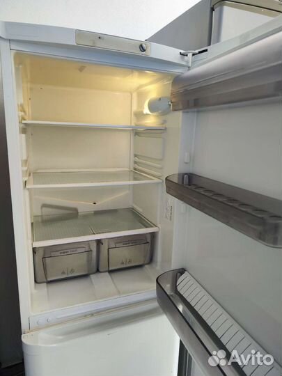 Холодильник ariston