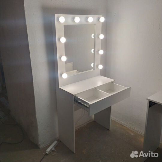 Туалетный столик. Гримерный стол. В наличии