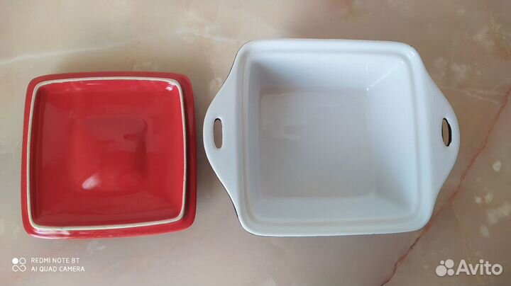 Керамическая форма с крышкой бренда Dekok