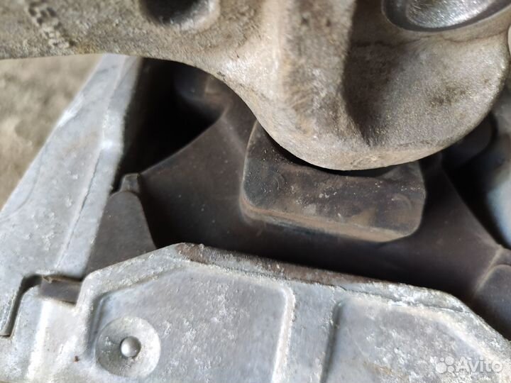 Правая подушка двс опора VAG