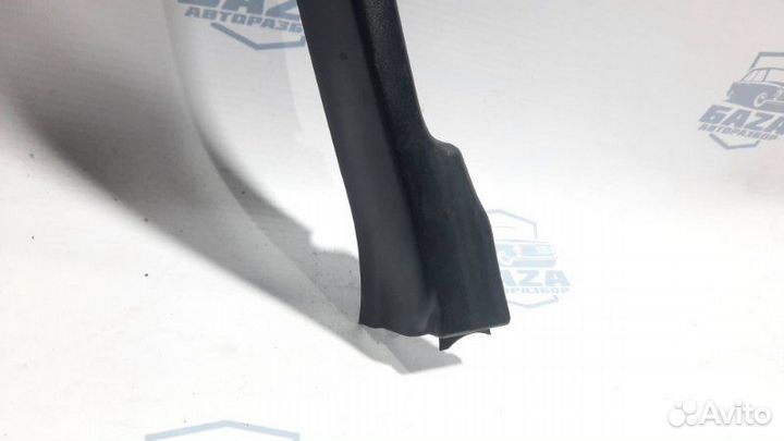 Уплотнитель стекла двери передний левый Bmw