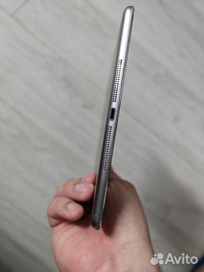 Планшет Apple iPad air 1