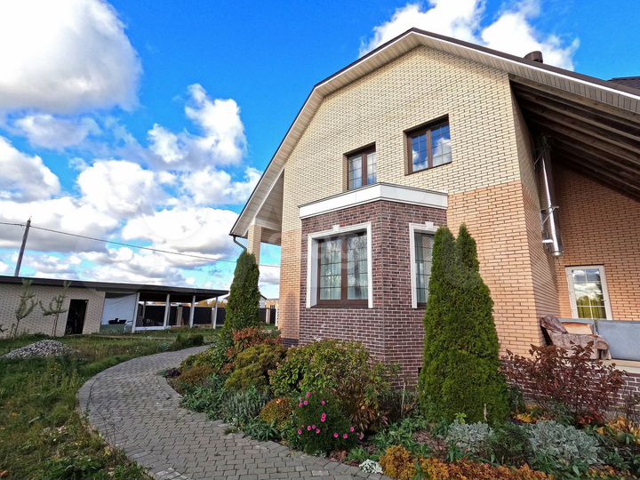 Дом 198 м² на участке 20 сот.