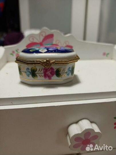 Шкатулка фарфор