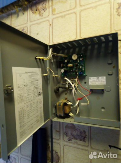 Зарядное с аккумуляторами 12 в 7 и 12 а