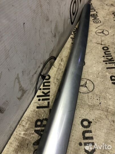 Накладка двери передняя правая Mercedes Ml W164