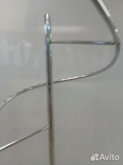 Вешало напольное винтовое