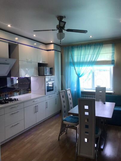 Коттедж 250 м² на участке 3 сот.