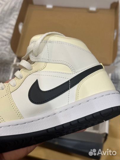 Кроссовки Jordan 1 Mid Coconut Milk оригинал